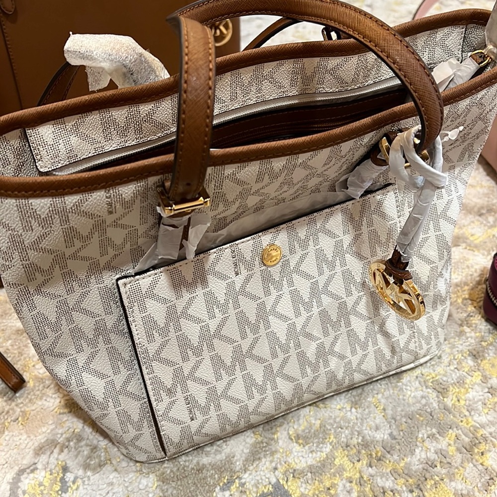 NWT BRAND NEW NEVER WORN MICHAEL KORS PURSE MK